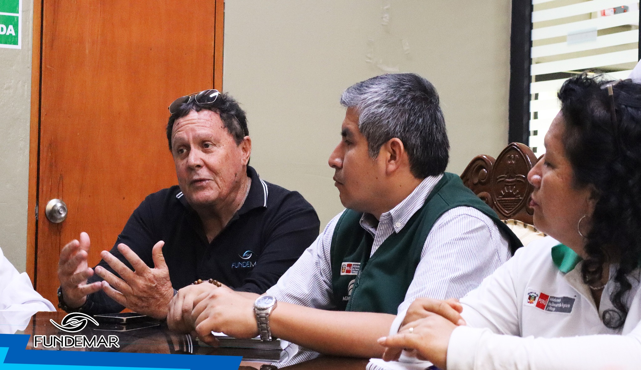 Equipo de FUNDEMAR trabajando