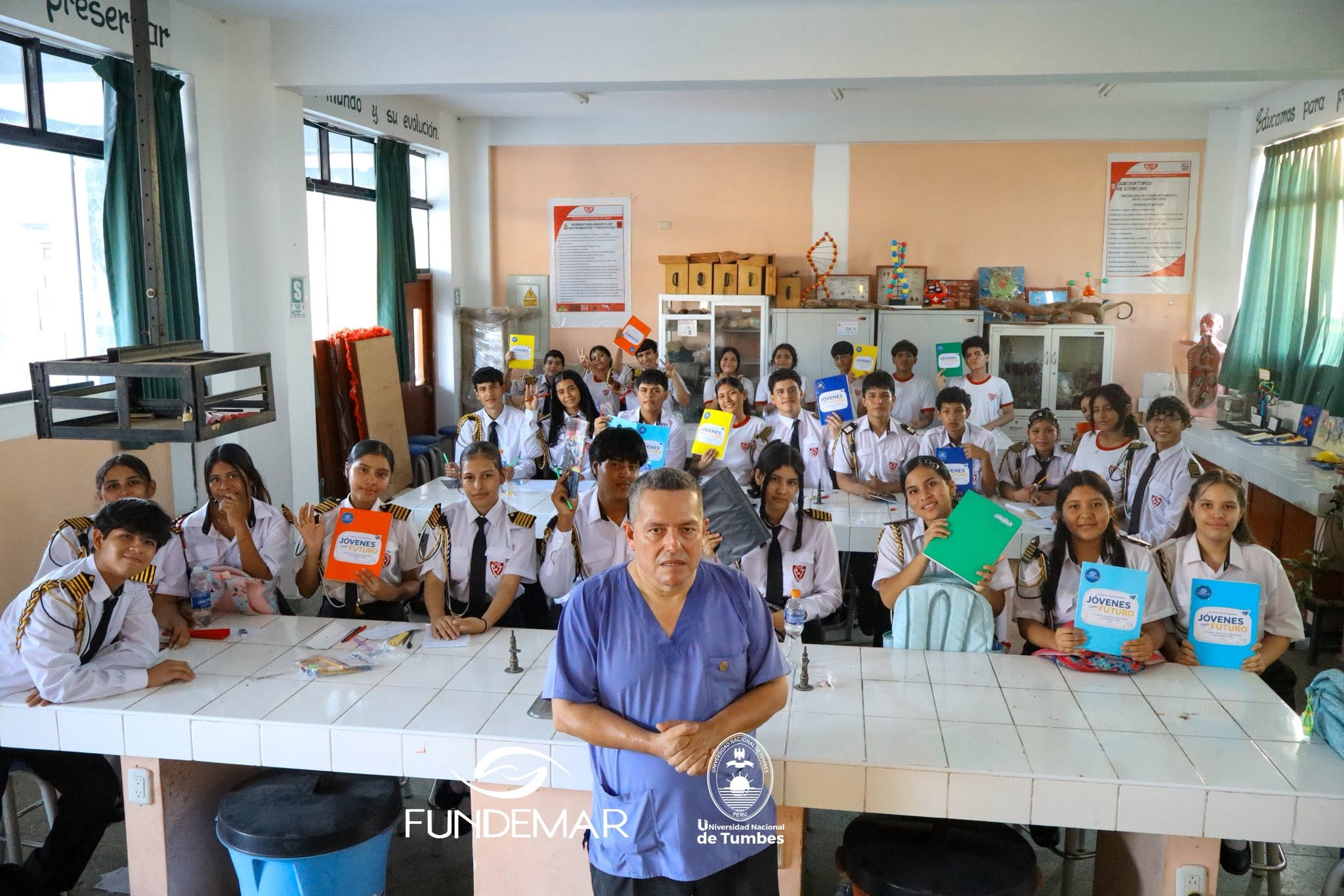 Jóvenes con Futuro inicia su camino con el primer taller de desarrollo personal para estudiantes de la I.E. El Triunfo